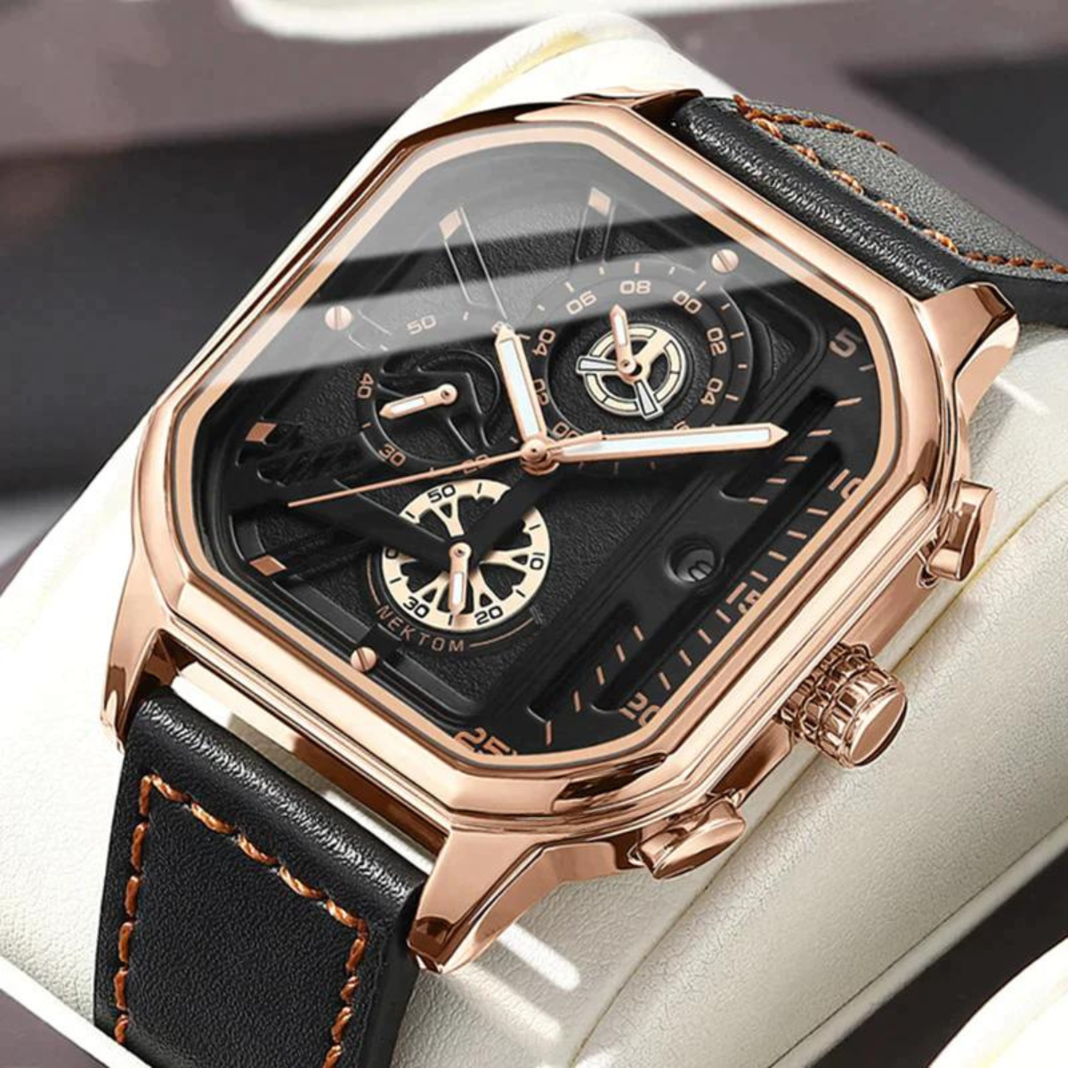 Reloj de pulsera clásico de oro rosa para hombre.